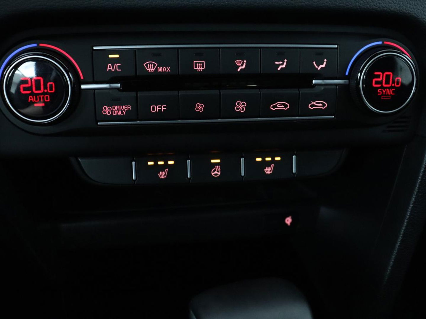 Kia Ceed 1.6 GDI PHEV DynamicPlusLine | Stoel & stuurverwarming | Adaptive cruise | Camera | Carplay | Full LED | Keyless | Navigatie