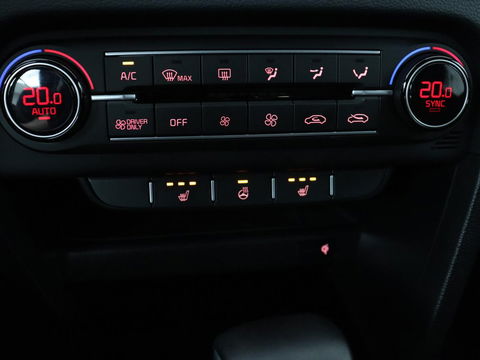 Kia Ceed 1.6 GDI PHEV DynamicPlusLine | Stoel & stuurverwarming | Adaptive cruise | Camera | Carplay | Full LED | Keyless | Navigatie