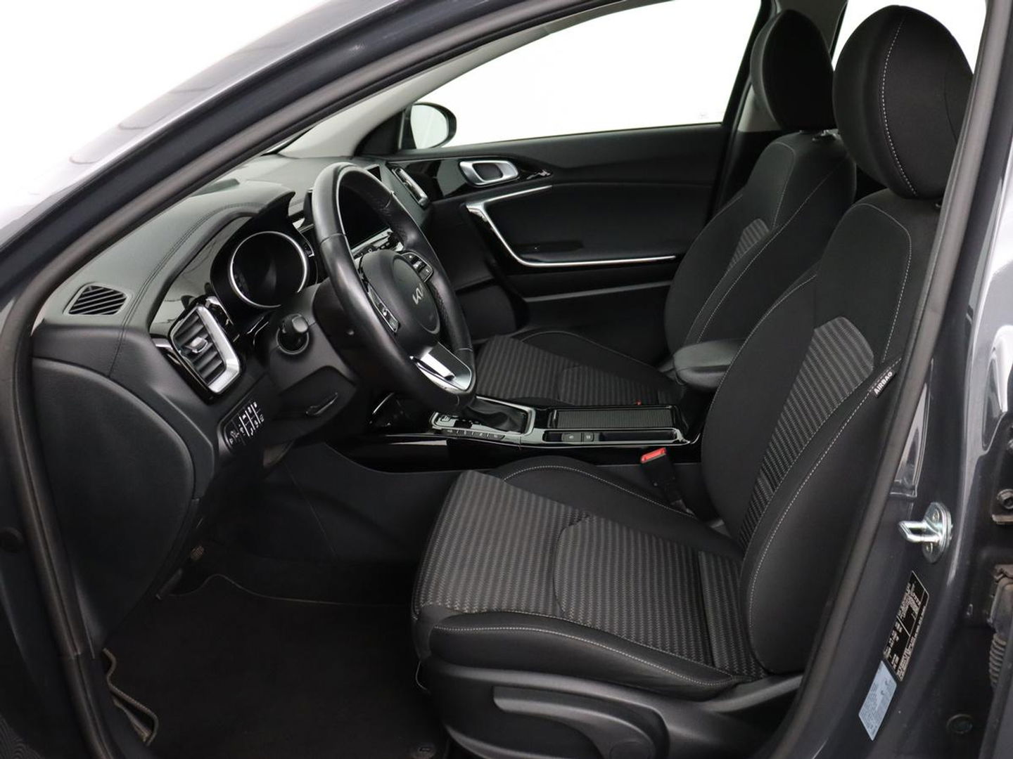 Kia Ceed 1.6 GDI PHEV DynamicPlusLine | Stoel & stuurverwarming | Adaptive cruise | Camera | Carplay | Full LED | Keyless | Navigatie