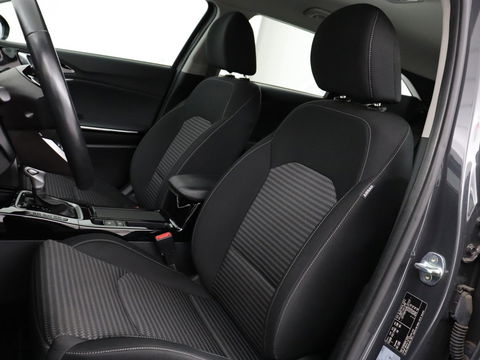 Kia Ceed 1.6 GDI PHEV DynamicPlusLine | Stoel & stuurverwarming | Adaptive cruise | Camera | Carplay | Full LED | Keyless | Navigatie