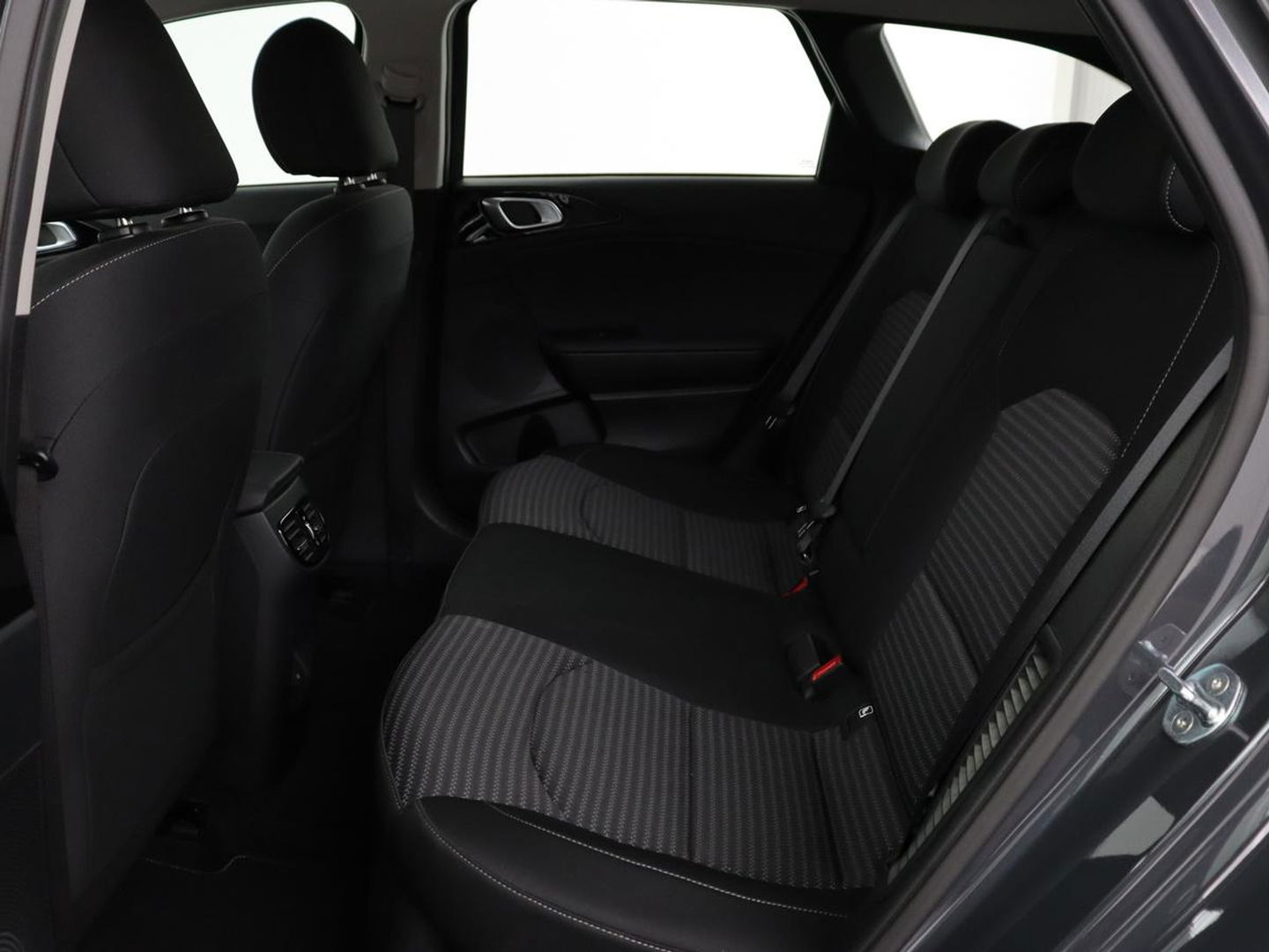 Kia Ceed 1.6 GDI PHEV DynamicPlusLine | Stoel & stuurverwarming | Adaptive cruise | Camera | Carplay | Full LED | Keyless | Navigatie
