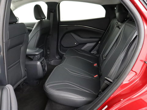 Ford Mustang Mach-E RWD 75 kWh | Panoramadak | Leder | Stoelverwarming | Adaptive cruise | 360 camera | Adaptive cruise | B&O Sound | Stuurverwarming