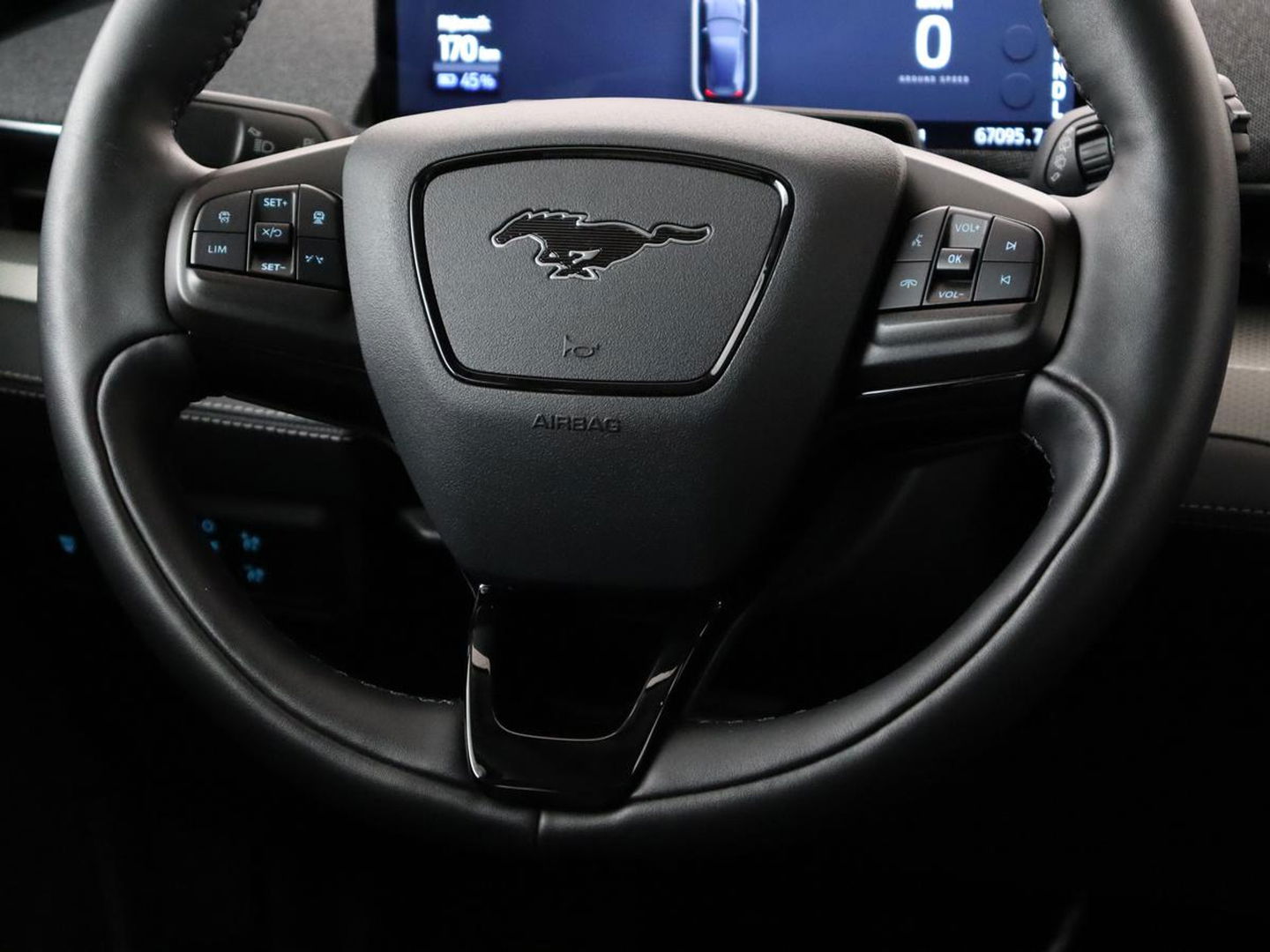 Ford Mustang Mach-E RWD 75 kWh | Panoramadak | Leder | Stoelverwarming | Adaptive cruise | 360 camera | Adaptive cruise | B&O Sound | Stuurverwarming