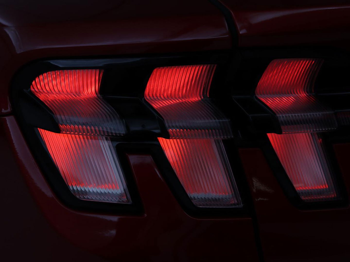 Ford Mustang Mach-E RWD 75 kWh | Panoramadak | Leder | Stoelverwarming | Adaptive cruise | 360 camera | Adaptive cruise | B&O Sound | Stuurverwarming