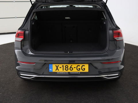 Volkswagen Golf 1.4 eHybrid Style | Stoel & stuurverwarming | Carplay | Sfeerverlichting | Massage | Memory | Parkeerhulp | Navigatie | Full LED | Adaptive cruise