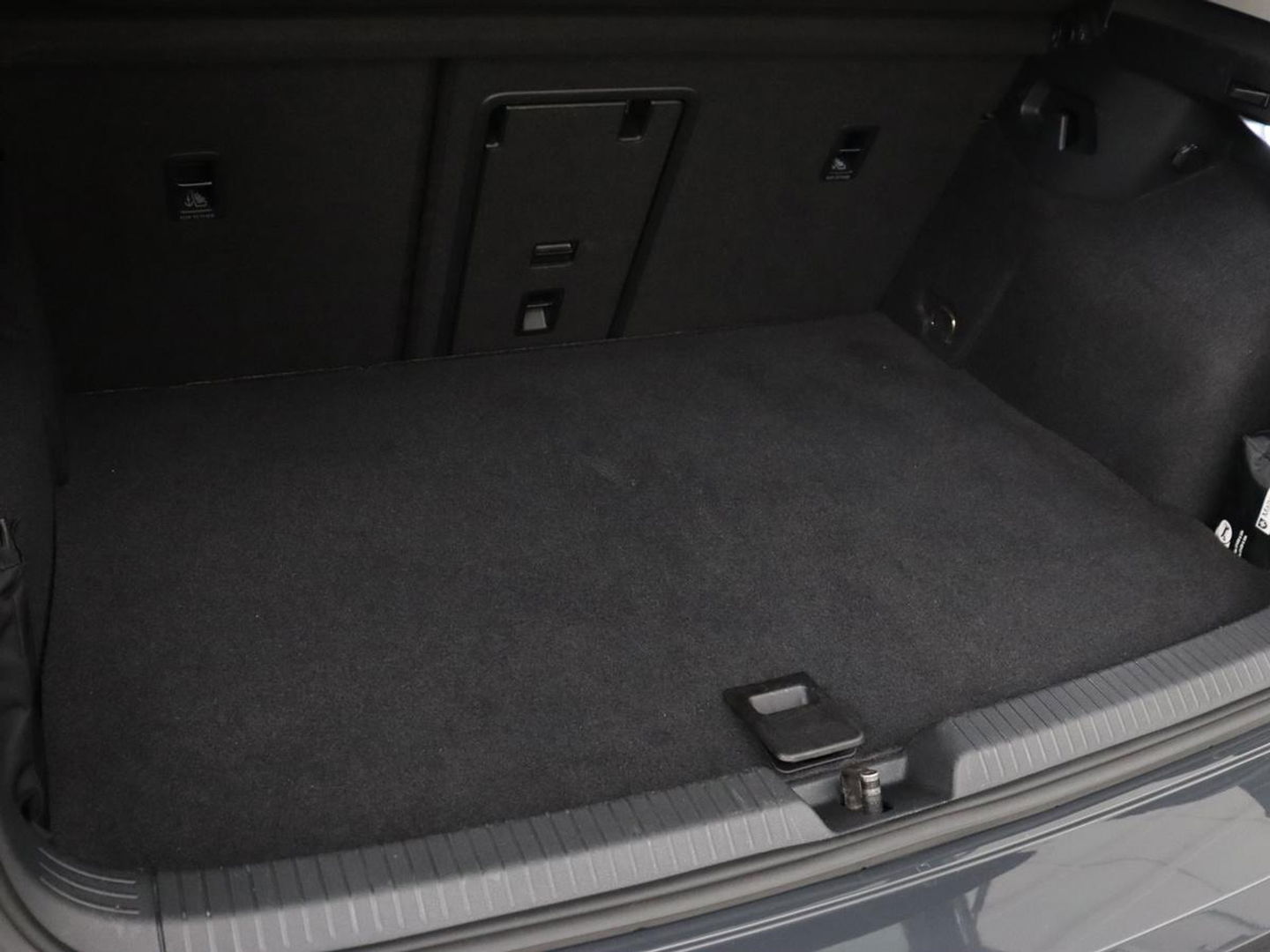 Volkswagen Golf 1.4 eHybrid Style | Stoel & stuurverwarming | Carplay | Sfeerverlichting | Massage | Memory | Parkeerhulp | Navigatie | Full LED | Adaptive cruise