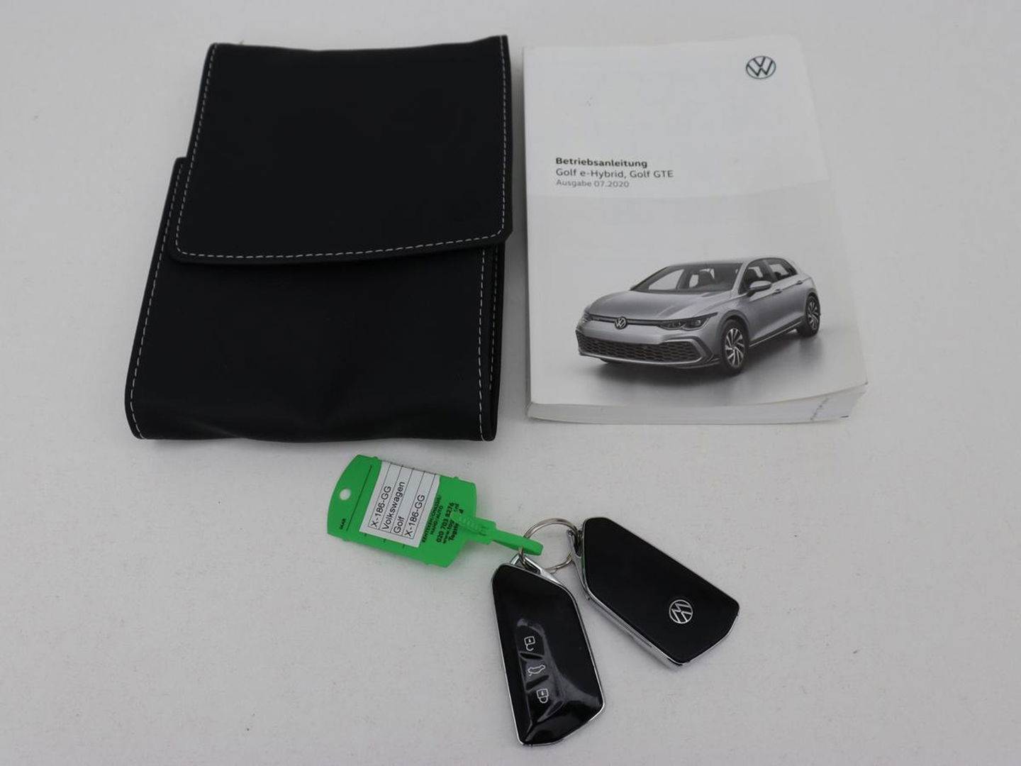 Volkswagen Golf 1.4 eHybrid Style | Stoel & stuurverwarming | Carplay | Sfeerverlichting | Massage | Memory | Parkeerhulp | Navigatie | Full LED | Adaptive cruise