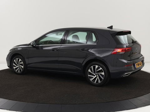 Volkswagen Golf 1.4 eHybrid Style | Stoel & stuurverwarming | Carplay | Sfeerverlichting | Massage | Memory | Parkeerhulp | Navigatie | Full LED | Adaptive cruise