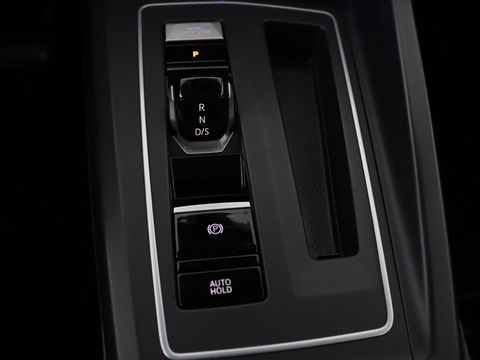 Volkswagen Golf 1.4 eHybrid Style | Stoel & stuurverwarming | Carplay | Sfeerverlichting | Massage | Memory | Parkeerhulp | Navigatie | Full LED | Adaptive cruise