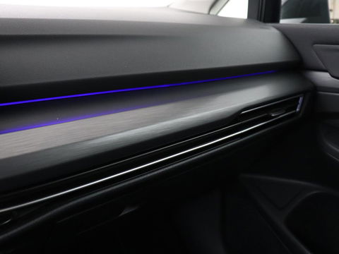 Volkswagen Golf 1.4 eHybrid Style | Stoel & stuurverwarming | Carplay | Sfeerverlichting | Massage | Memory | Parkeerhulp | Navigatie | Full LED | Adaptive cruise