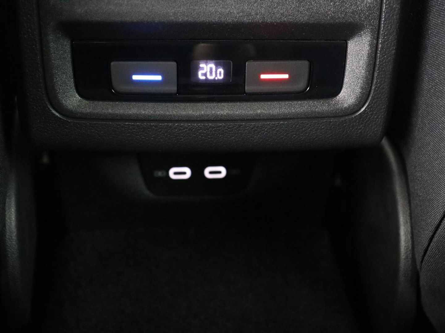 Volkswagen Golf 1.4 eHybrid Style | Stoel & stuurverwarming | Carplay | Sfeerverlichting | Massage | Memory | Parkeerhulp | Navigatie | Full LED | Adaptive cruise