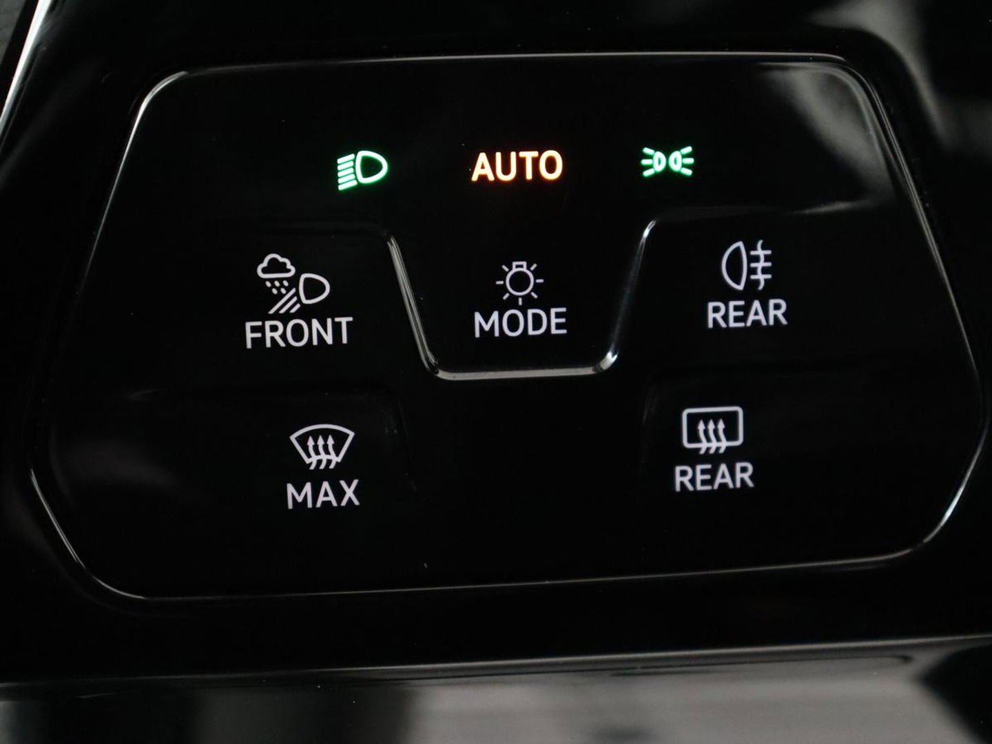 Volkswagen Golf 1.4 eHybrid Style | Stoel & stuurverwarming | Carplay | Sfeerverlichting | Massage | Memory | Parkeerhulp | Navigatie | Full LED | Adaptive cruise