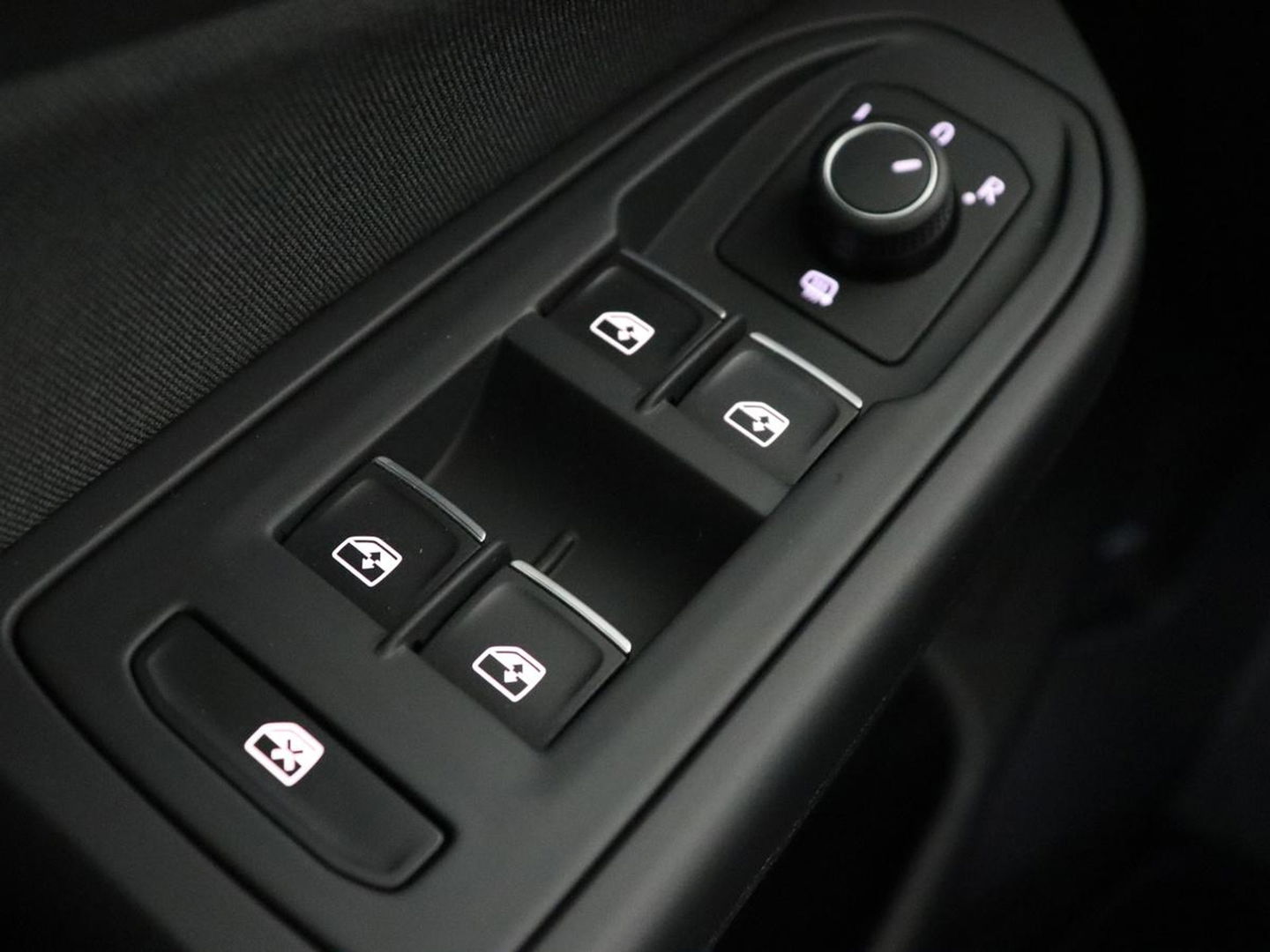 Volkswagen Golf 1.4 eHybrid Style | Stoel & stuurverwarming | Carplay | Sfeerverlichting | Massage | Memory | Parkeerhulp | Navigatie | Full LED | Adaptive cruise