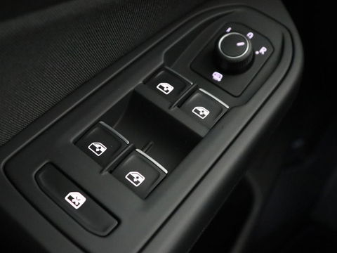 Volkswagen Golf 1.4 eHybrid Style | Stoel & stuurverwarming | Carplay | Sfeerverlichting | Massage | Memory | Parkeerhulp | Navigatie | Full LED | Adaptive cruise