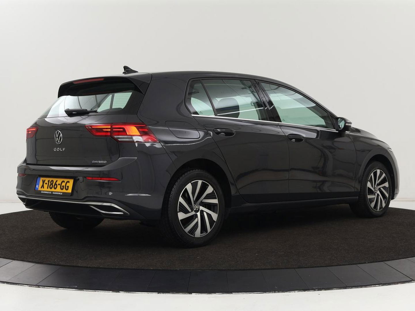 Volkswagen Golf 1.4 eHybrid Style | Stoel & stuurverwarming | Carplay | Sfeerverlichting | Massage | Memory | Parkeerhulp | Navigatie | Full LED | Adaptive cruise