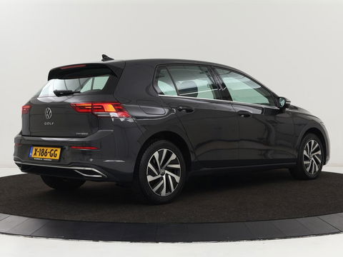 Volkswagen Golf 1.4 eHybrid Style | Stoel & stuurverwarming | Carplay | Sfeerverlichting | Massage | Memory | Parkeerhulp | Navigatie | Full LED | Adaptive cruise