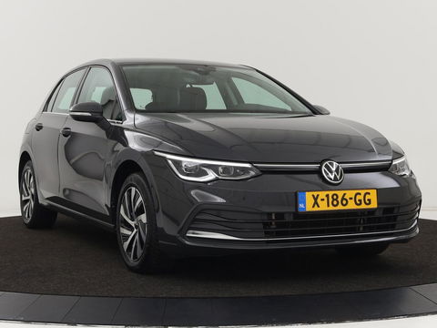 Volkswagen Golf 1.4 eHybrid Style | Stoel & stuurverwarming | Carplay | Sfeerverlichting | Massage | Memory | Parkeerhulp | Navigatie | Full LED | Adaptive cruise