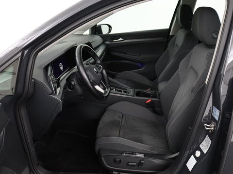 Volkswagen Golf 1.4 eHybrid Style | Stoel & stuurverwarming | Carplay | Sfeerverlichting | Massage | Memory | Parkeerhulp | Navigatie | Full LED | Adaptive cruise