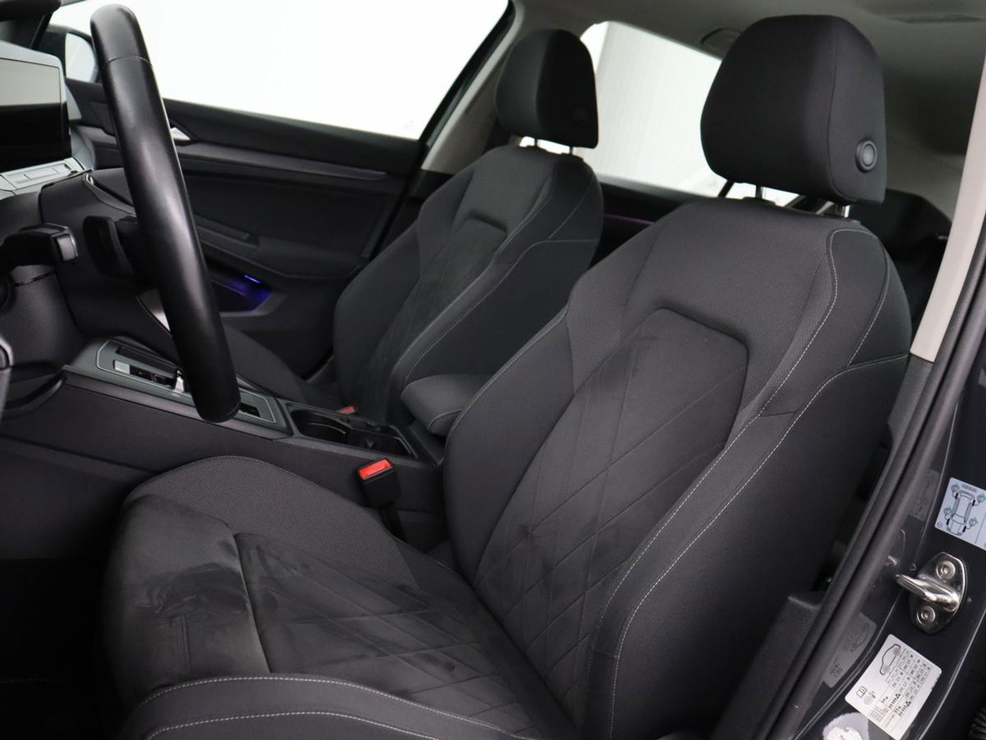 Volkswagen Golf 1.4 eHybrid Style | Stoel & stuurverwarming | Carplay | Sfeerverlichting | Massage | Memory | Parkeerhulp | Navigatie | Full LED | Adaptive cruise