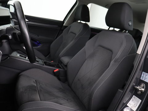 Volkswagen Golf 1.4 eHybrid Style | Stoel & stuurverwarming | Carplay | Sfeerverlichting | Massage | Memory | Parkeerhulp | Navigatie | Full LED | Adaptive cruise