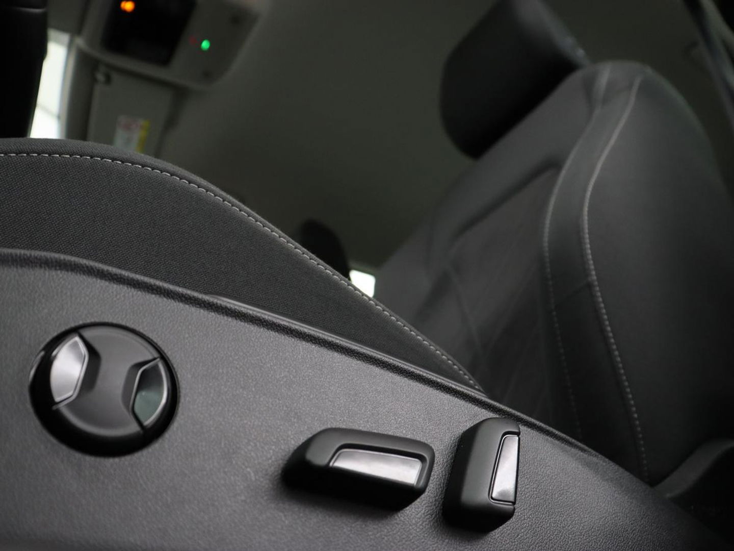 Volkswagen Golf 1.4 eHybrid Style | Stoel & stuurverwarming | Carplay | Sfeerverlichting | Massage | Memory | Parkeerhulp | Navigatie | Full LED | Adaptive cruise