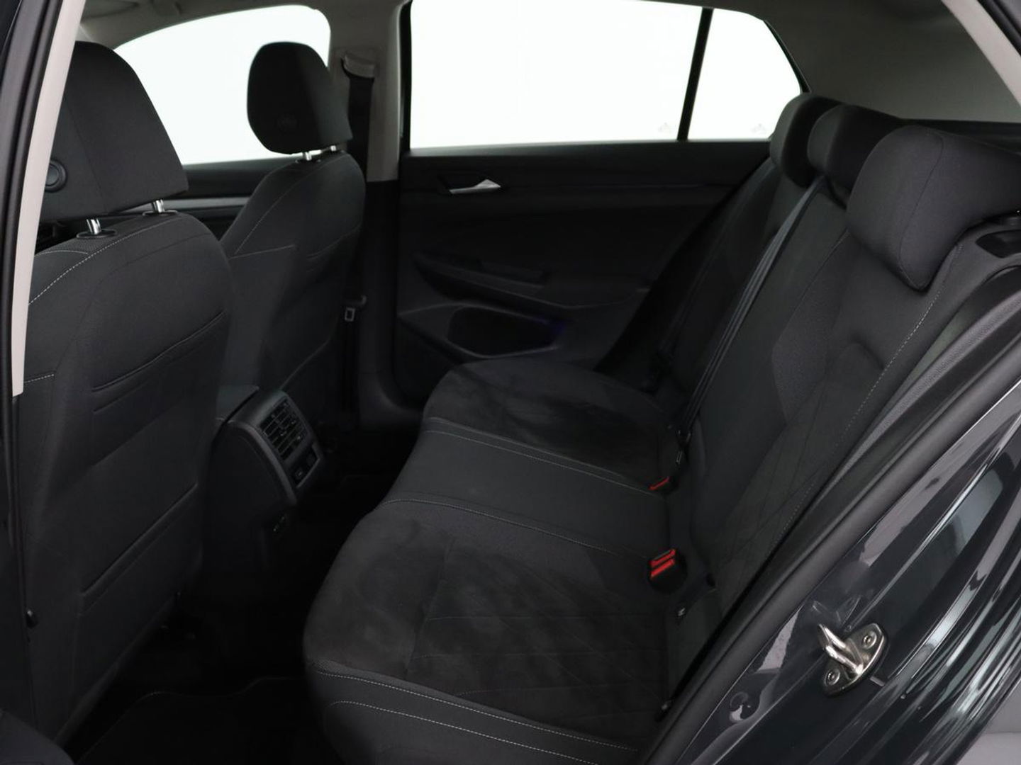 Volkswagen Golf 1.4 eHybrid Style | Stoel & stuurverwarming | Carplay | Sfeerverlichting | Massage | Memory | Parkeerhulp | Navigatie | Full LED | Adaptive cruise