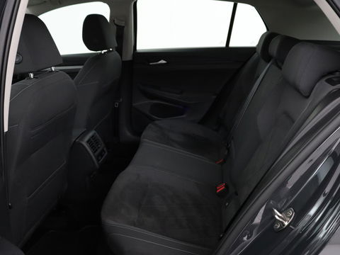 Volkswagen Golf 1.4 eHybrid Style | Stoel & stuurverwarming | Carplay | Sfeerverlichting | Massage | Memory | Parkeerhulp | Navigatie | Full LED | Adaptive cruise