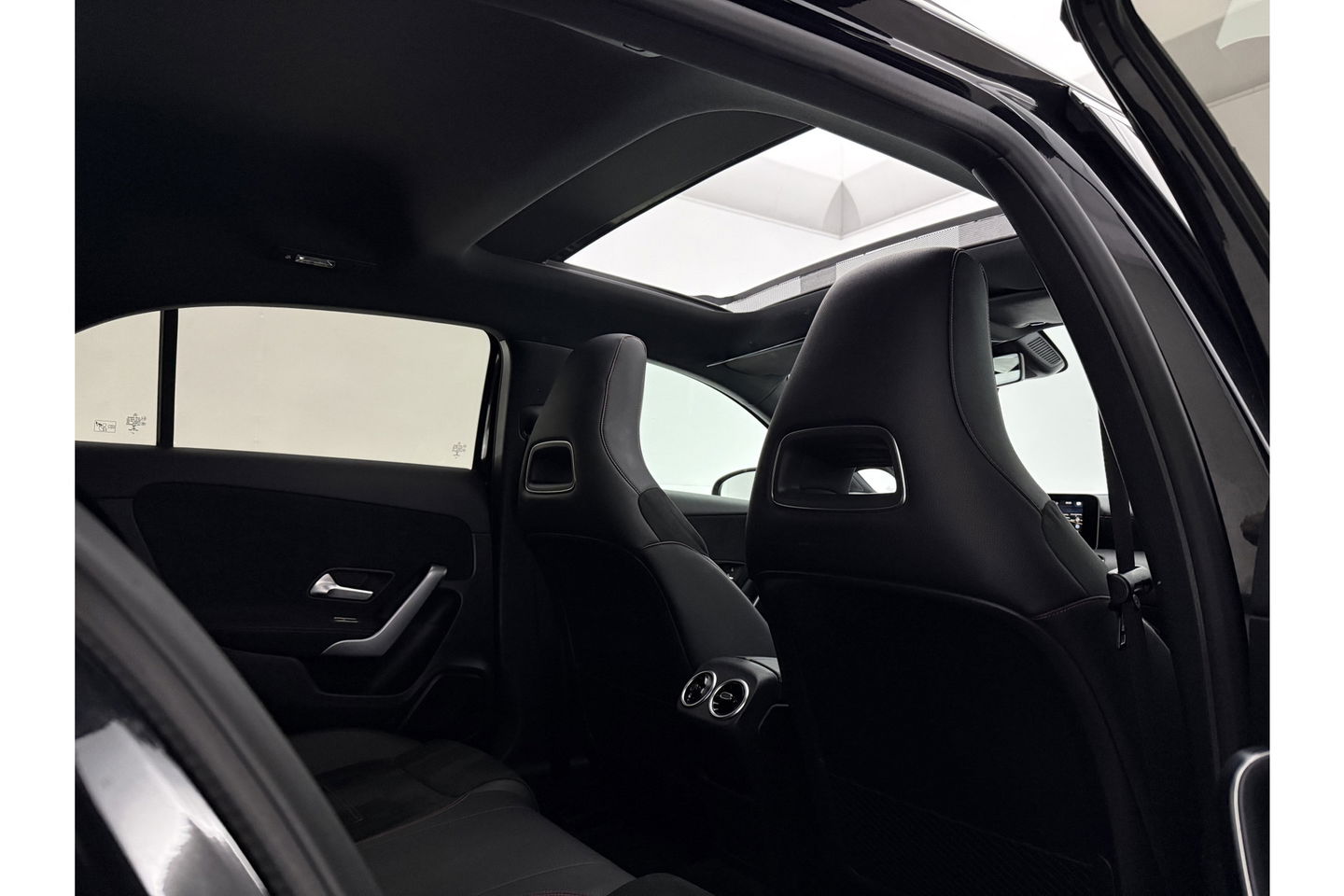 Mercedes-Benz A-Klasse 200 AMG 164PK Pano LED Virtual Camera Clima Cruise Navi PDC 18''LMV