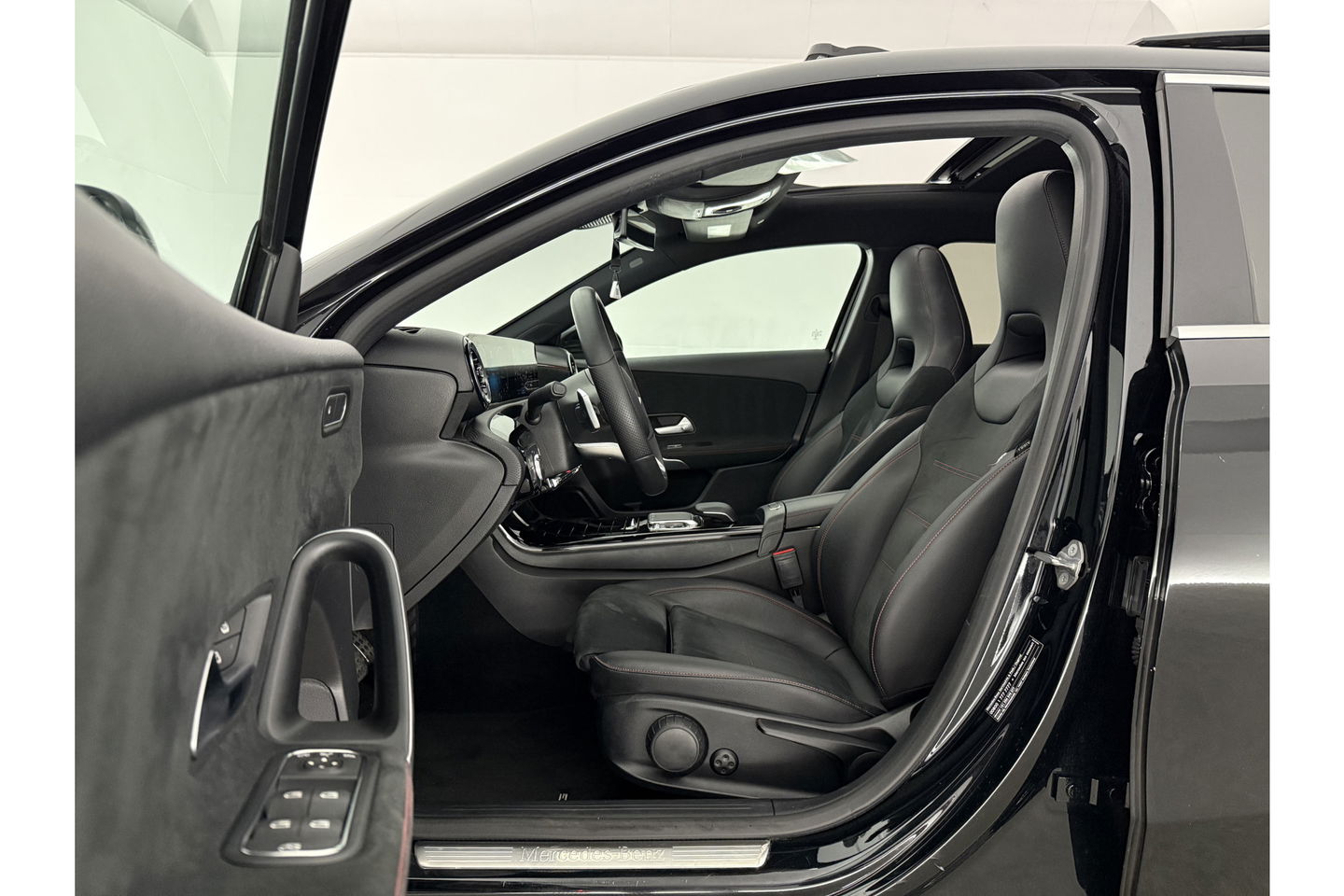 Mercedes-Benz A-Klasse 200 AMG 164PK Pano LED Virtual Camera Clima Cruise Navi PDC 18''LMV