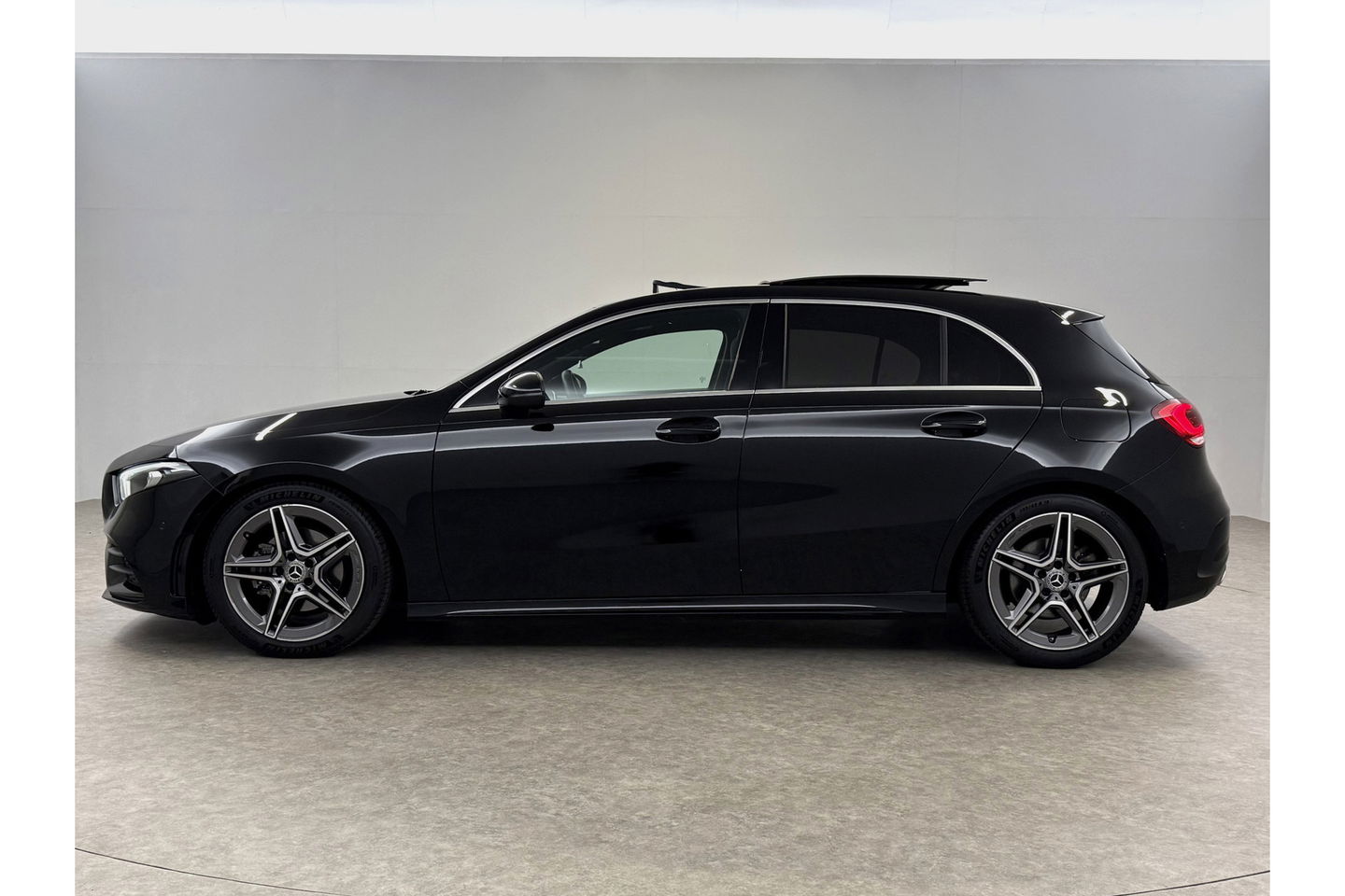 Mercedes-Benz A-Klasse 200 AMG 164PK Pano LED Virtual Camera Clima Cruise Navi PDC 18''LMV