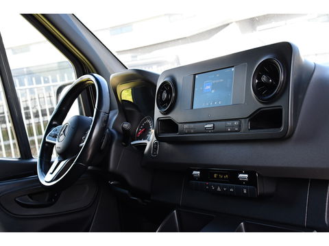 Mercedes-Benz Sprinter 319 3.0 CDI L2H2 Black Edition Adaptieve Cruise, 360 Camera, Carplay, 3500kg Trekhaak, 190PK, LED, Multimedia, Standkachel, Uniek!