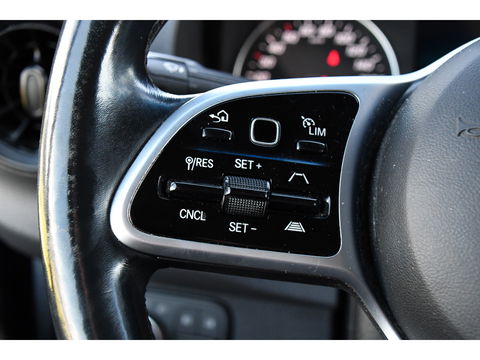 Mercedes-Benz Sprinter 319 3.0 CDI L2H2 Black Edition Adaptieve Cruise, 360 Camera, Carplay, 3500kg Trekhaak, 190PK, LED, Multimedia, Standkachel, Uniek!
