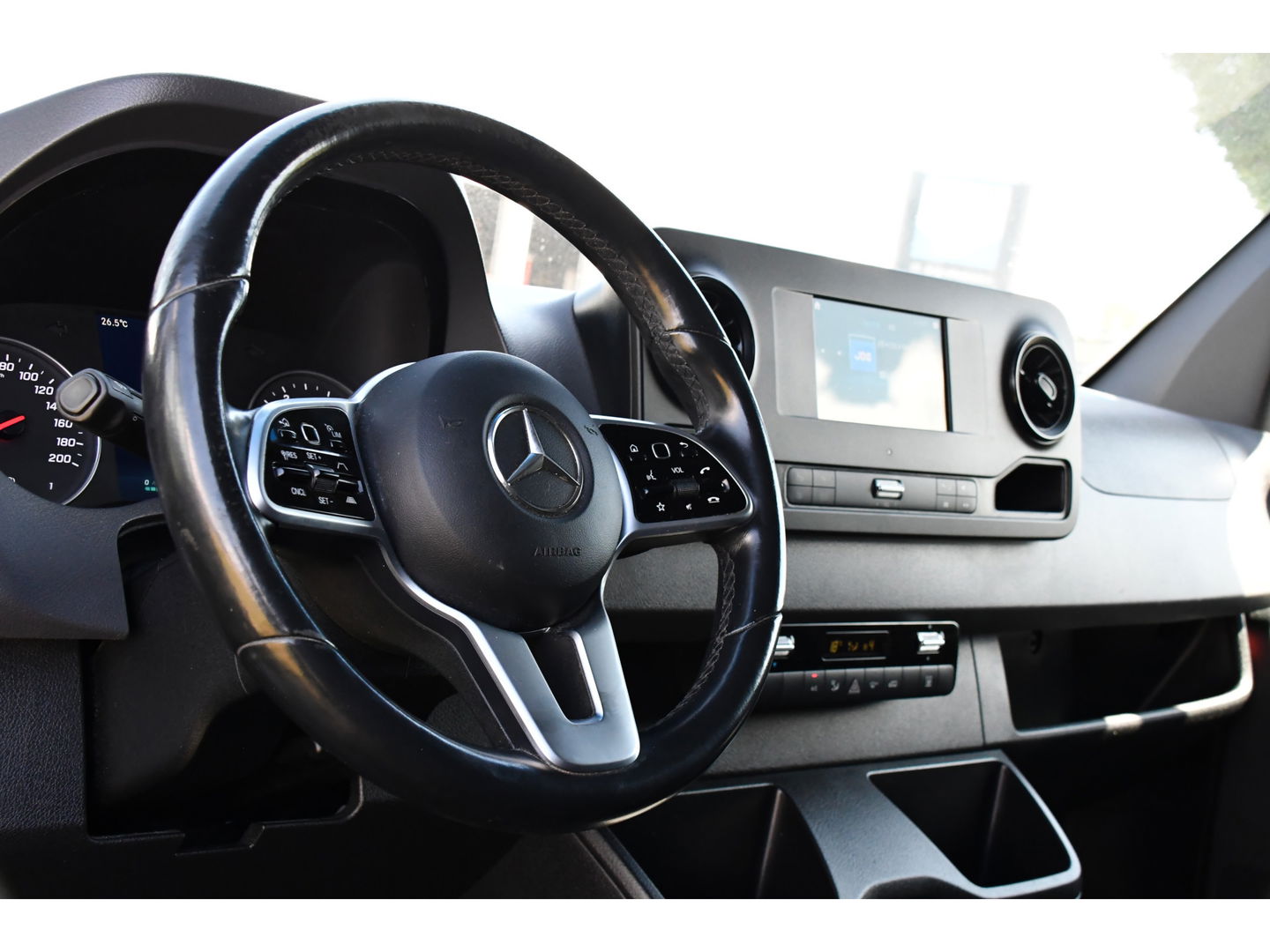 Mercedes-Benz Sprinter 319 3.0 CDI L2H2 Black Edition Adaptieve Cruise, 360 Camera, Carplay, 3500kg Trekhaak, 190PK, LED, Multimedia, Standkachel, Uniek!