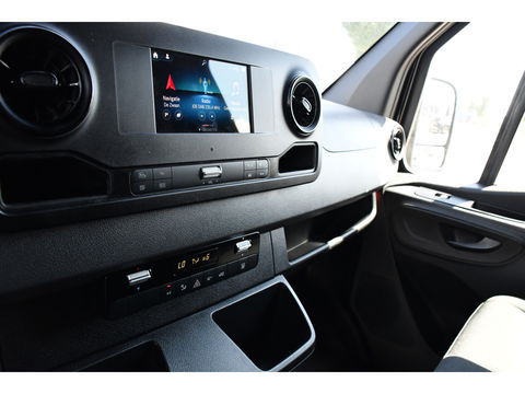 Mercedes-Benz Sprinter 319 3.0 CDI L2H2 Black Edition Adaptieve Cruise, 360 Camera, Carplay, 3500kg Trekhaak, 190PK, LED, Multimedia, Standkachel, Uniek!