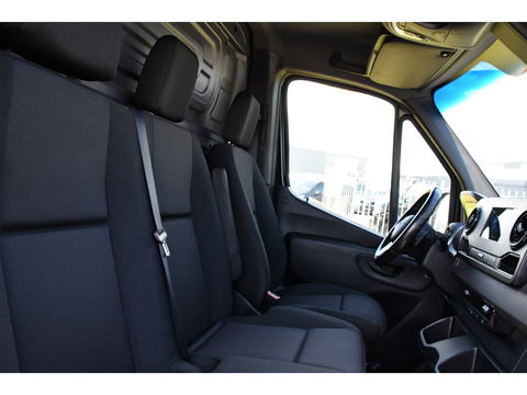 Mercedes-Benz Sprinter 319 3.0 CDI L2H2 Black Edition Adaptieve Cruise, 360 Camera, Carplay, 3500kg Trekhaak, 190PK, LED, Multimedia, Standkachel, Uniek!