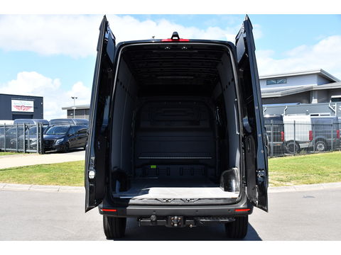 Mercedes-Benz Sprinter 319 3.0 CDI L2H2 Black Edition Adaptieve Cruise, 360 Camera, Carplay, 3500kg Trekhaak, 190PK, LED, Multimedia, Standkachel, Uniek!