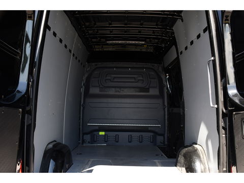 Mercedes-Benz Sprinter 319 3.0 CDI L2H2 Black Edition Adaptieve Cruise, 360 Camera, Carplay, 3500kg Trekhaak, 190PK, LED, Multimedia, Standkachel, Uniek!