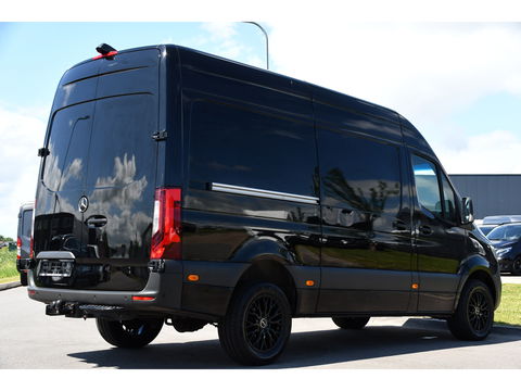 Mercedes-Benz Sprinter 319 3.0 CDI L2H2 Black Edition Adaptieve Cruise, 360 Camera, Carplay, 3500kg Trekhaak, 190PK, LED, Multimedia, Standkachel, Uniek!