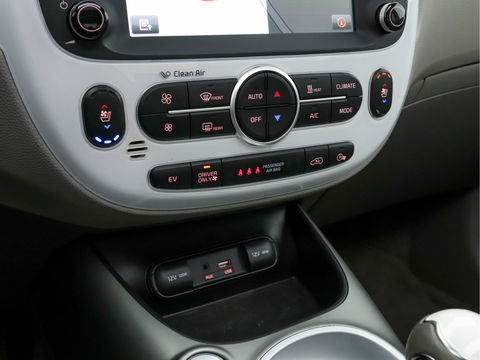 Kia Soul EV Executive-Plus-Line (INCL-BTW) Aut  *PANO | NAPPA-LEATHER | LED-LIGHTS | NAVI-FULLMAP |  CAMERA | KEYLESS | ECC | PDC | CRUISE | DAB | DIGI-COCKPIT | COMFORT-SEATS | 16"ALU*