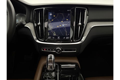 Volvo V60 2.0 T8 Twin Engine AWD Inscription 304PK Pano Harman/Kardon Trekhaak Memory Head-up LED Virtual Stoelverwarming/Stoelventilatie Cruise Carplay Camera Navi 18"LMV