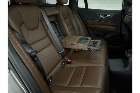 Volvo V60 2.0 T8 Twin Engine AWD Inscription 304PK Pano Harman/Kardon Trekhaak Memory Head-up LED Virtual Stoelverwarming/Stoelventilatie Cruise Carplay Camera Navi 18"LMV