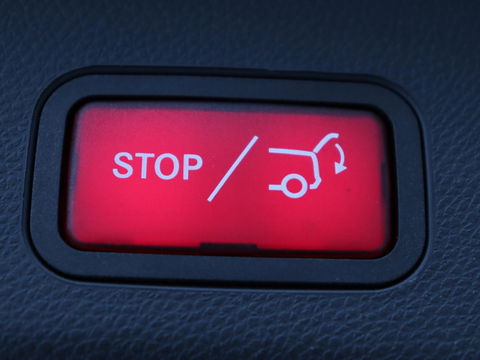 Mercedes-Benz C-Klasse 180 Business Solution AMG | Stoelverwarming | 360 Camera | Trekhaak | Digital Cockpit | Leder/Alcantara | Full LED | Navigatie | Park Assist