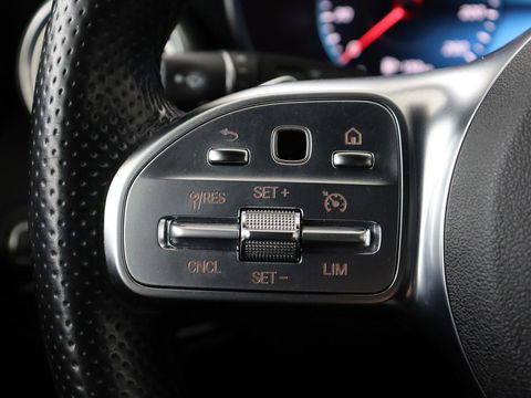 Mercedes-Benz C-Klasse 180 Business Solution AMG | Stoelverwarming | 360 Camera | Trekhaak | Digital Cockpit | Leder/Alcantara | Full LED | Navigatie | Park Assist