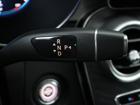 Mercedes-Benz C-Klasse 180 Business Solution AMG | Stoelverwarming | 360 Camera | Trekhaak | Digital Cockpit | Leder/Alcantara | Full LED | Navigatie | Park Assist