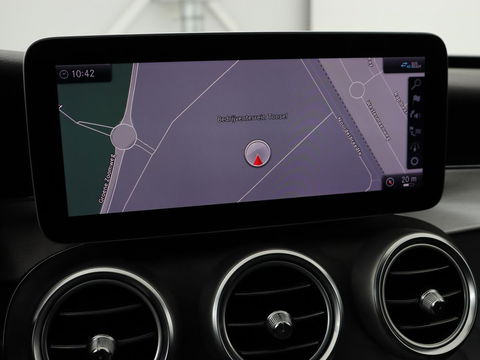 Mercedes-Benz C-Klasse 180 Business Solution AMG | Stoelverwarming | 360 Camera | Trekhaak | Digital Cockpit | Leder/Alcantara | Full LED | Navigatie | Park Assist