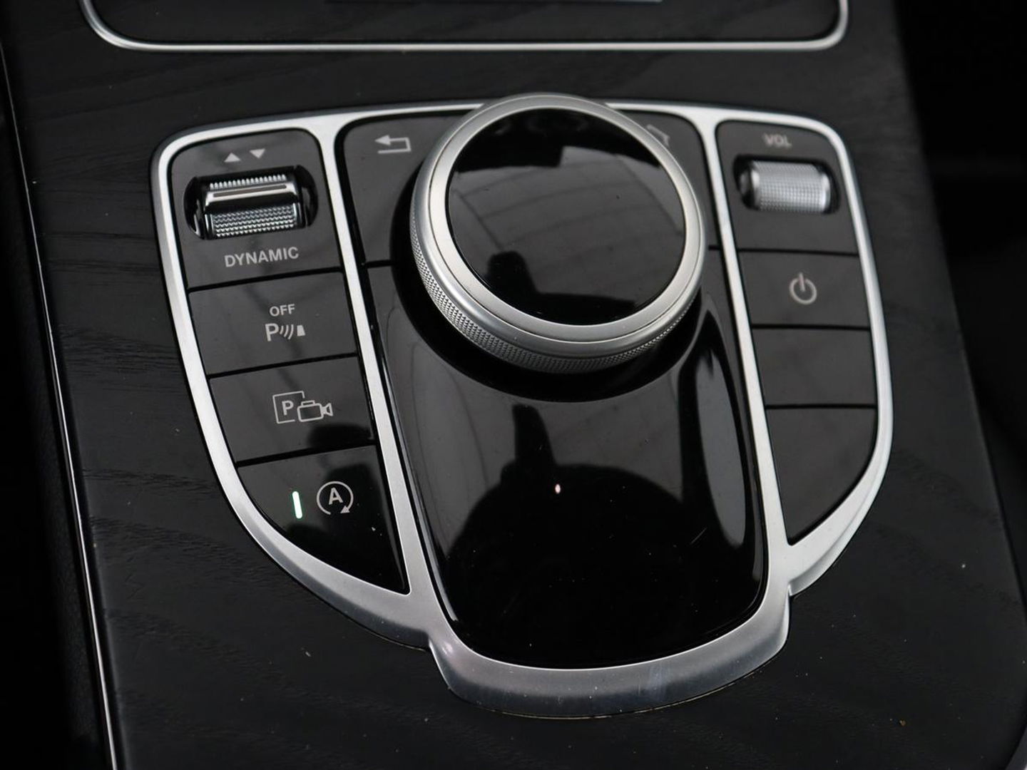 Mercedes-Benz C-Klasse 180 Business Solution AMG | Stoelverwarming | 360 Camera | Trekhaak | Digital Cockpit | Leder/Alcantara | Full LED | Navigatie | Park Assist