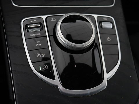 Mercedes-Benz C-Klasse 180 Business Solution AMG | Stoelverwarming | 360 Camera | Trekhaak | Digital Cockpit | Leder/Alcantara | Full LED | Navigatie | Park Assist