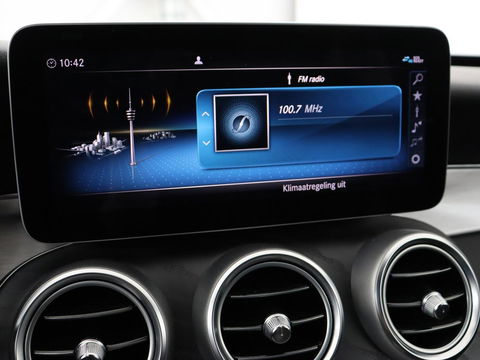 Mercedes-Benz C-Klasse 180 Business Solution AMG | Stoelverwarming | 360 Camera | Trekhaak | Digital Cockpit | Leder/Alcantara | Full LED | Navigatie | Park Assist