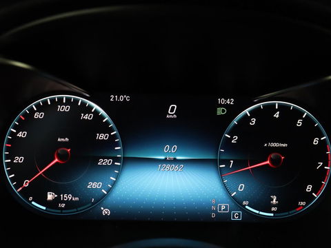 Mercedes-Benz C-Klasse 180 Business Solution AMG | Stoelverwarming | 360 Camera | Trekhaak | Digital Cockpit | Leder/Alcantara | Full LED | Navigatie | Park Assist