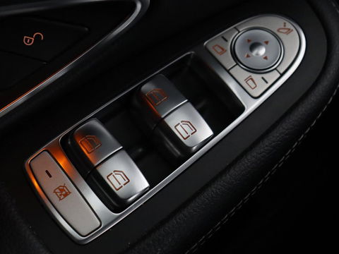 Mercedes-Benz C-Klasse 180 Business Solution AMG | Stoelverwarming | 360 Camera | Trekhaak | Digital Cockpit | Leder/Alcantara | Full LED | Navigatie | Park Assist